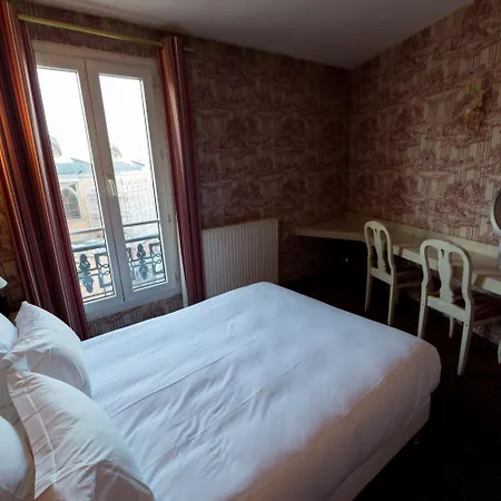 Regyn's Montmartre Hotel 2*