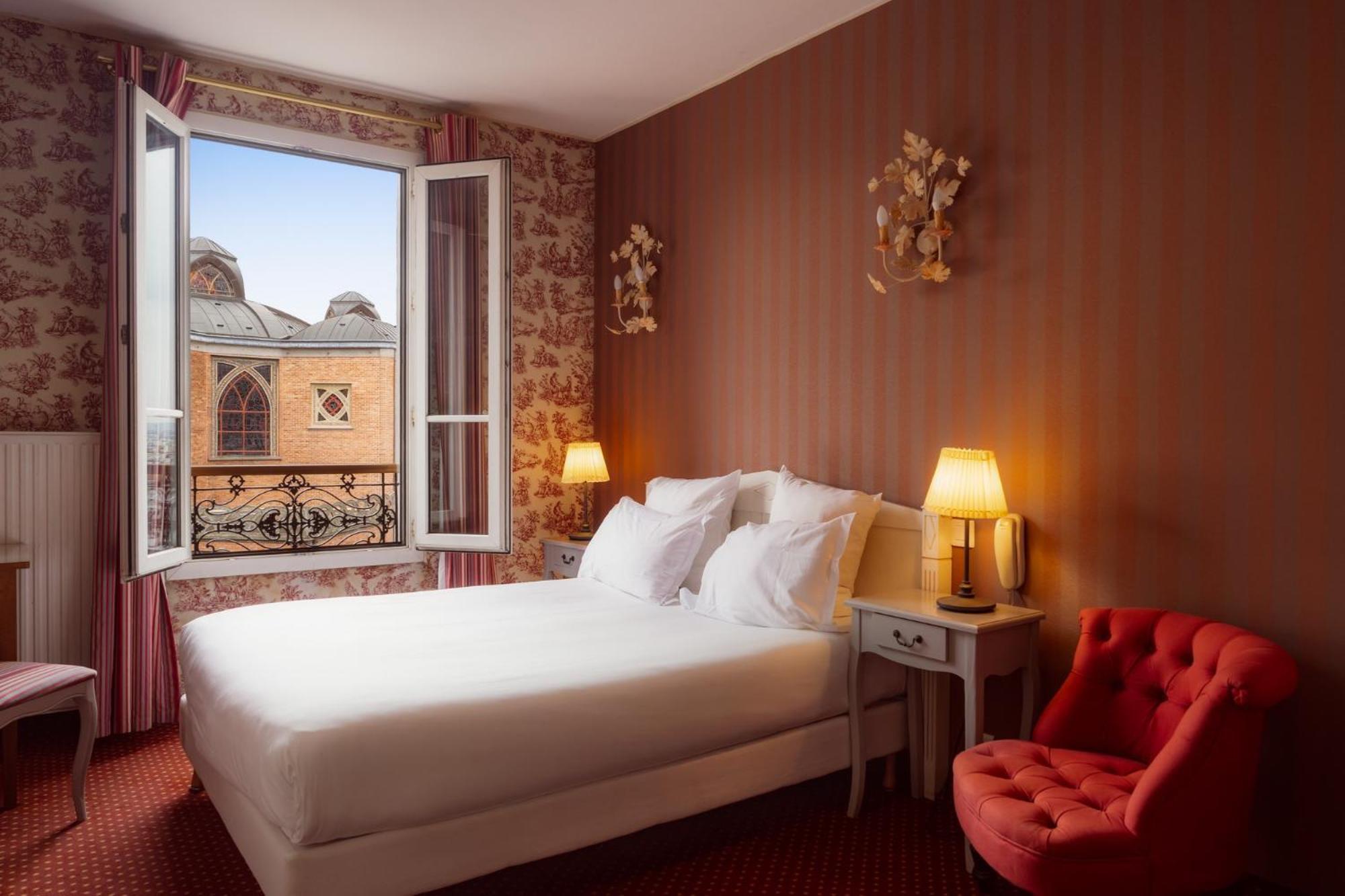 Regyn's Montmartre Hotel 2*