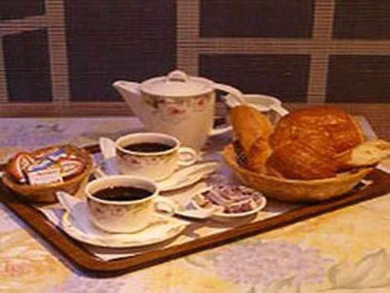 Regyn's Montmartre Hotel 2*