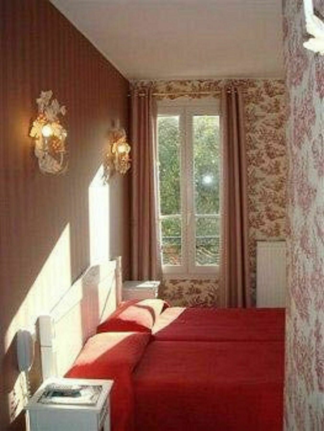 Regyn's Montmartre Hotel 2*